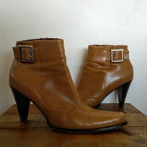 Donald Pliner Heeled Leather Booties Sz 7.5M